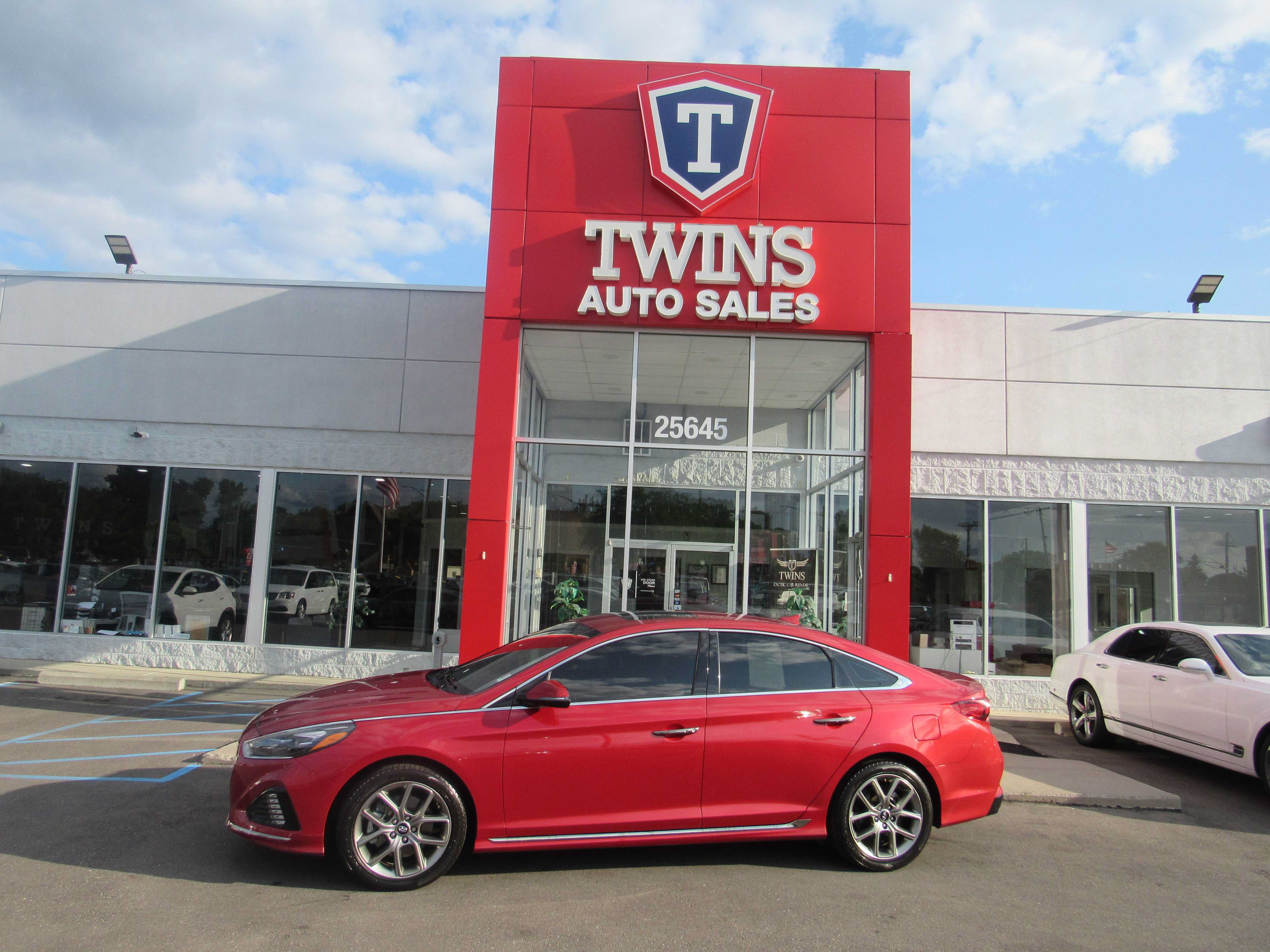 Used 2018 Hyundai Sonata Limited FWD image 2
