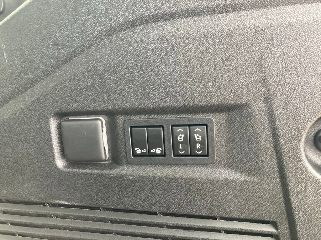 Used 2021 Chevrolet Tahoe Premier AWD/4WD image 22