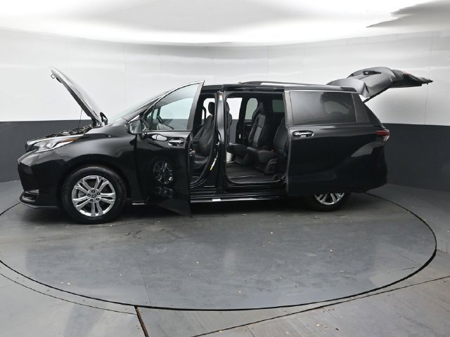 Used 2023 Toyota Sienna XSE w/ XSE Plus Package AWD/4WD image 46