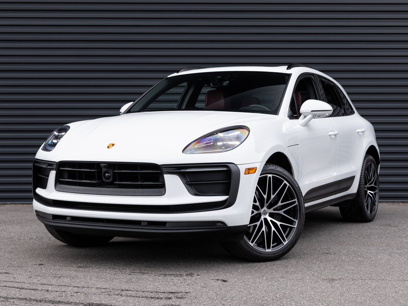 Certified 2024 Porsche Macan image 1