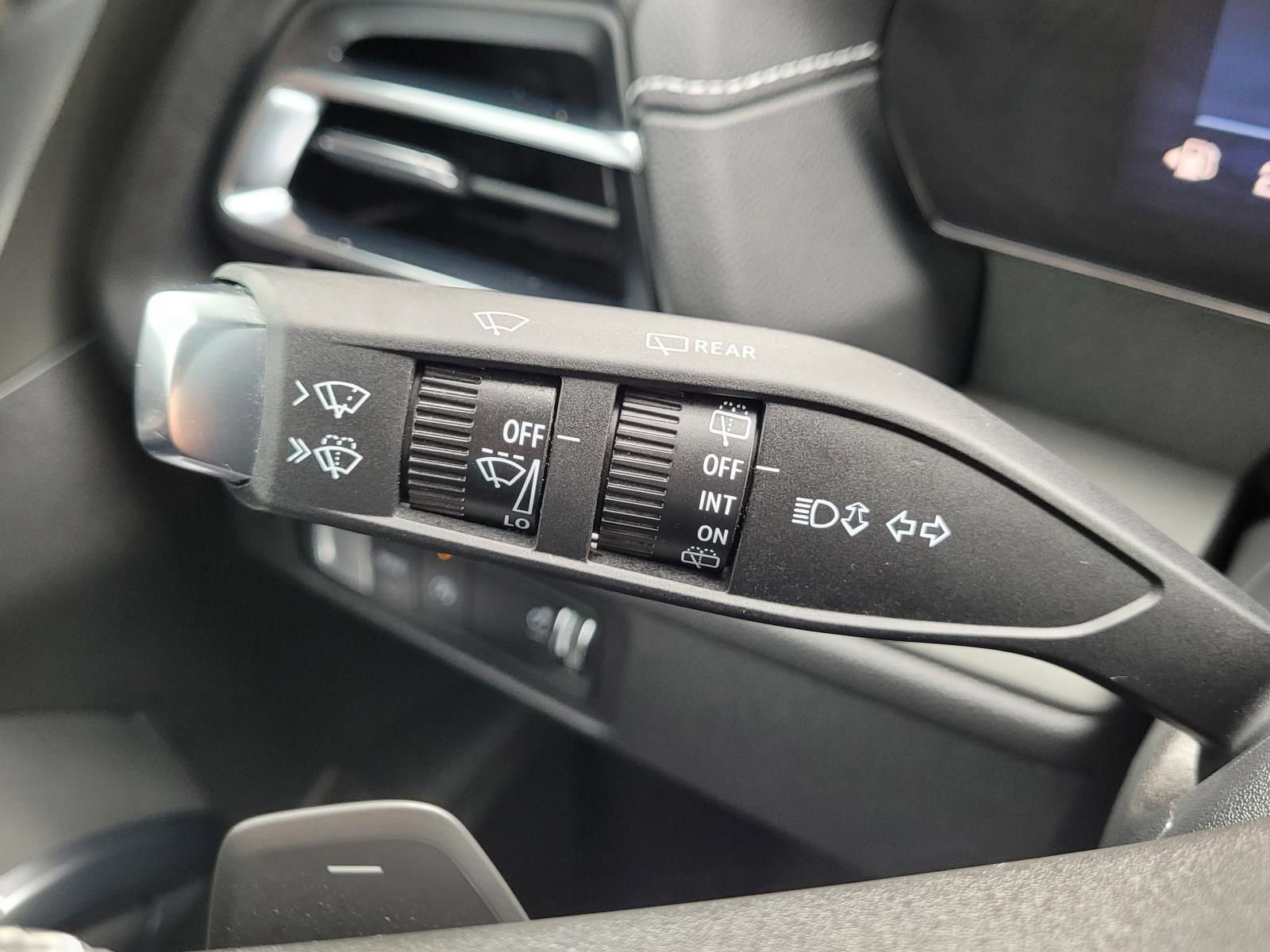 Used 2025 Chevrolet Traverse LT w/ Driver Confidence Package image 33