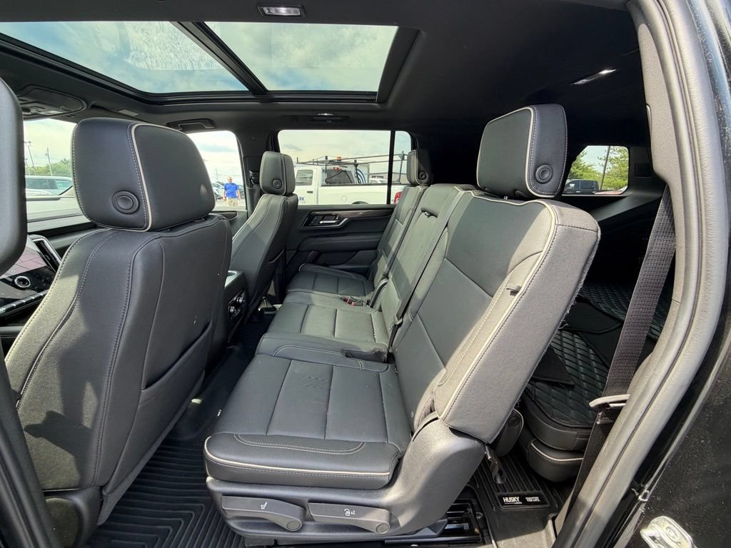 Used 2025 GMC Yukon XL Elevation AWD/4WD image 4