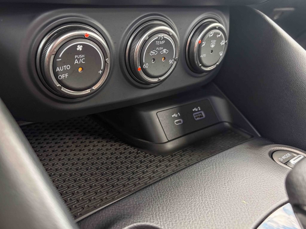 Used 2023 Nissan Z w/ Floor Mat Package (L93) RWD image 33