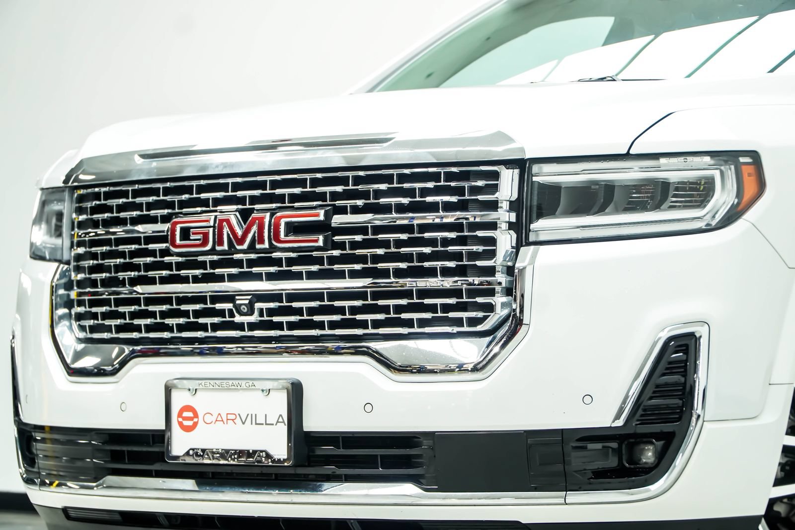 Used 2021 GMC Acadia Denali w/ Denali Technology Package FWD image 2