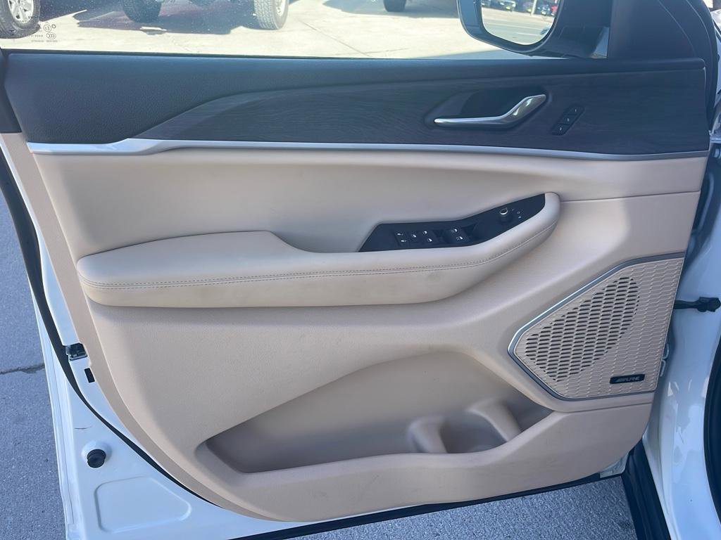 Used 2022 Jeep Grand Cherokee Limited AWD/4WD image 17