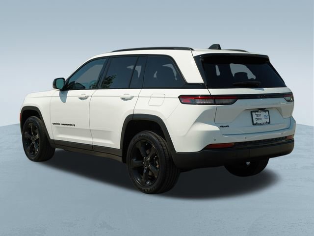 Used 2023 Jeep Grand Cherokee Altitude AWD/4WD image 6