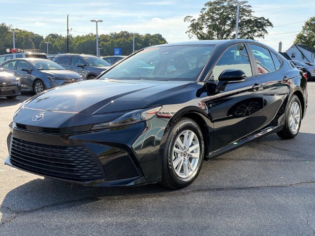 Used 2025 Toyota Camry LE FWD image 7