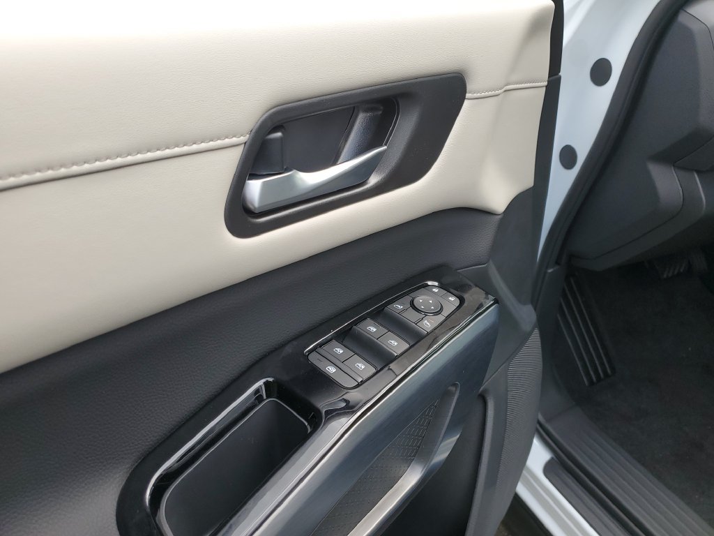 New 2026 Nissan Pathfinder SL FWD image 18