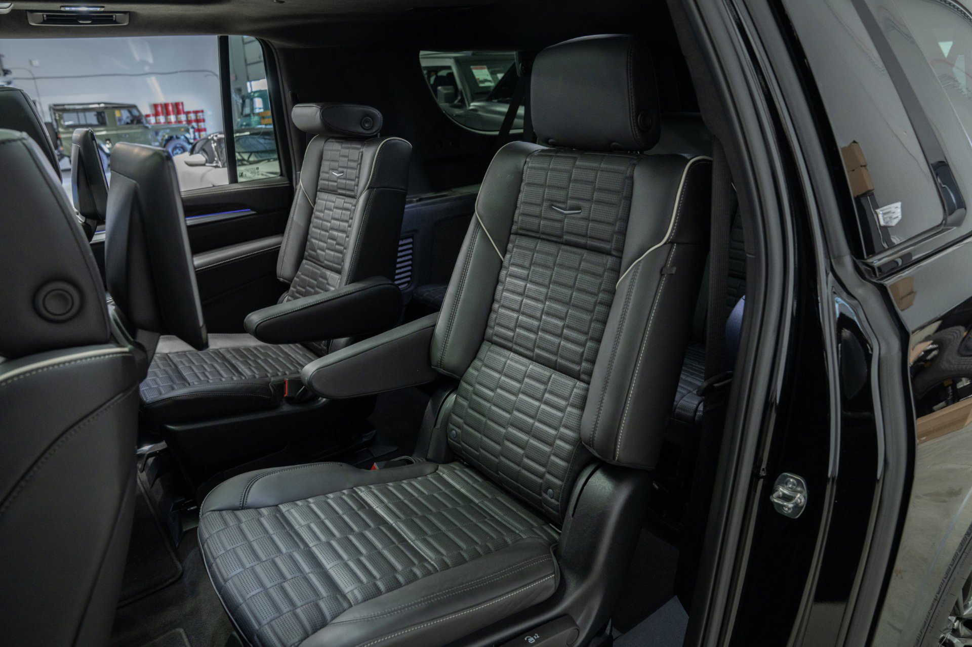 Used 2025 Cadillac Escalade ESV Sport Platinum image 15