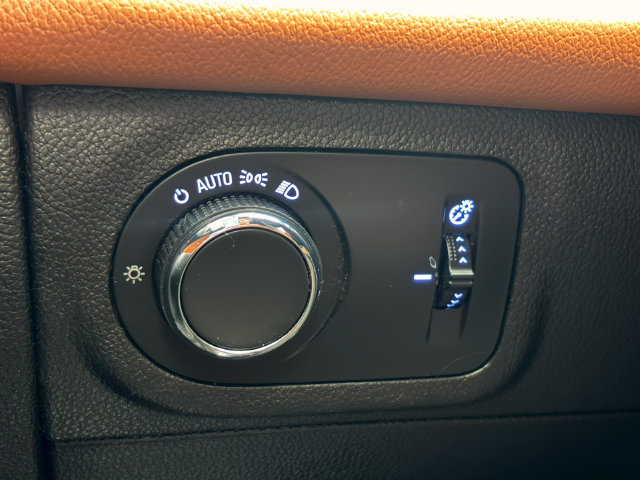 Used 2017 Chevrolet Cruze Premier FWD image 18