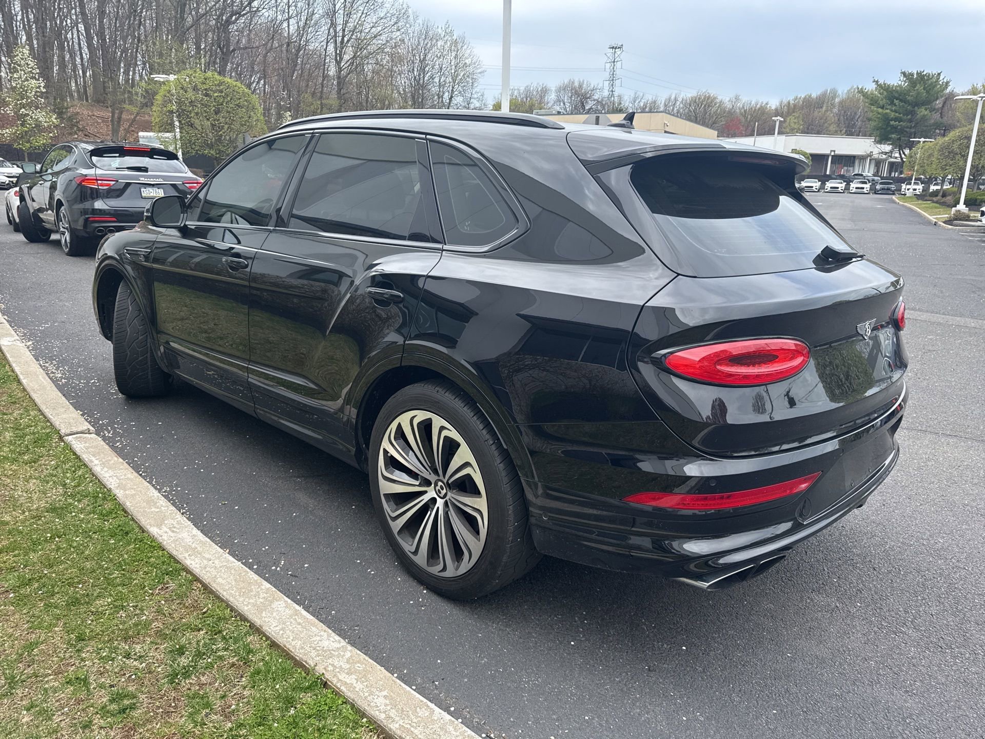 Used 2021 Bentley Bentayga image 4