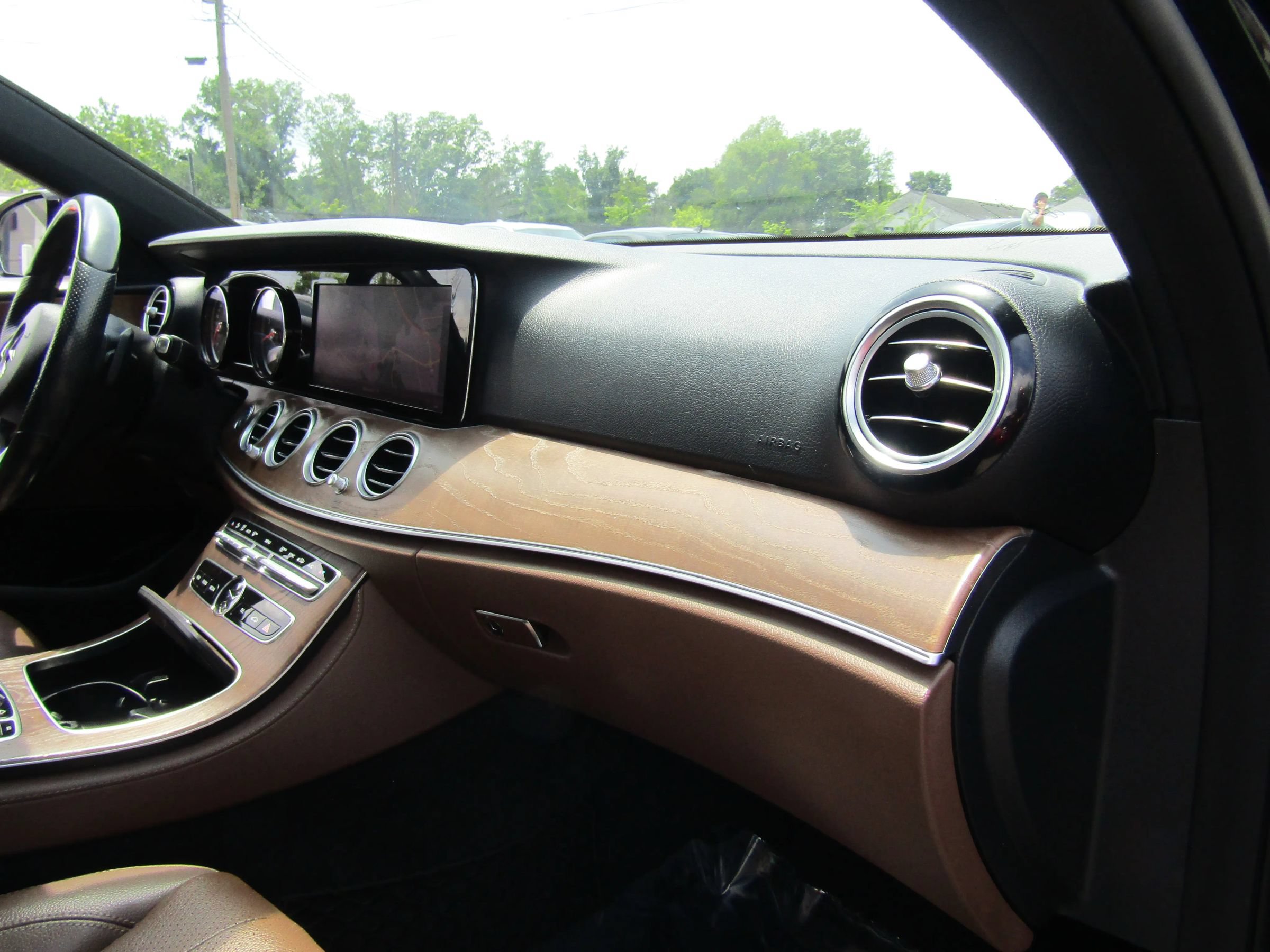 Used 2018 Mercedes-Benz E 300 4MATIC w/ Premium 1 Package image 15