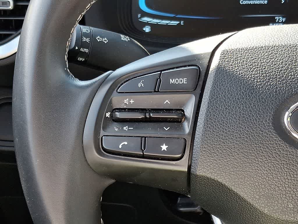 Certified 2025 Hyundai Venue SEL FWD image 20