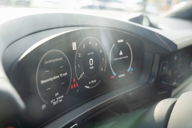 Used 2025 Porsche Cayenne GTS image 32