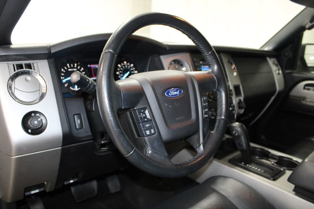 Used 2017 Ford Expedition XLT w/ Equipment Group 201A AWD/4WD image 17