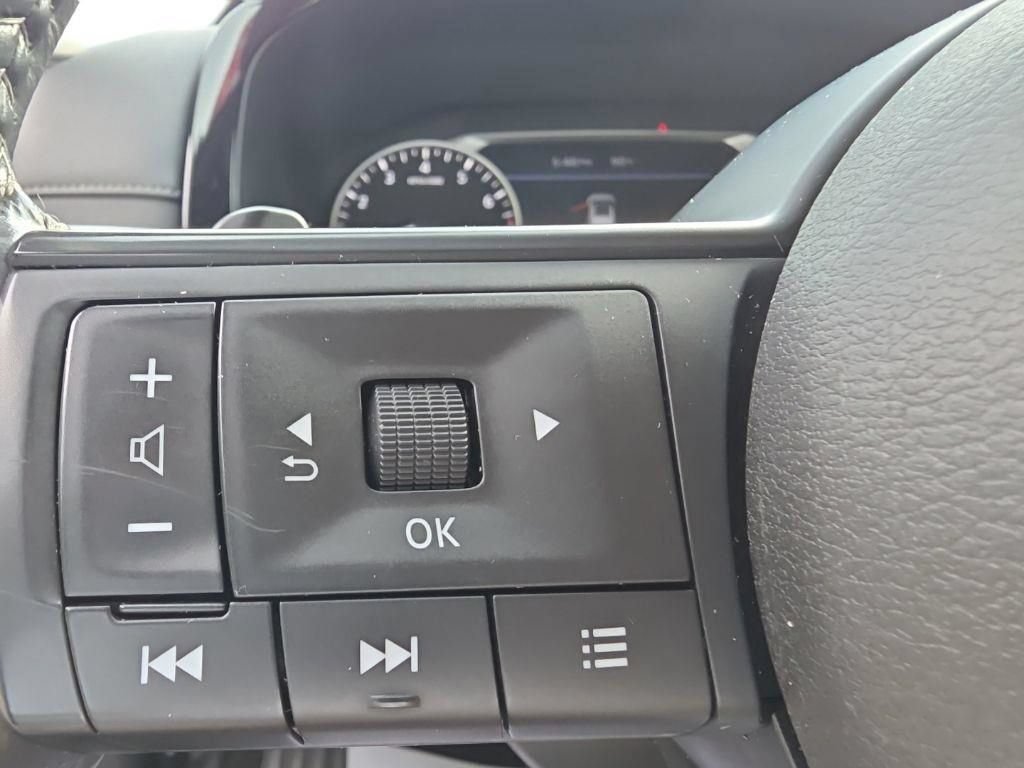 Used 2024 Nissan Pathfinder SV AWD/4WD image 20