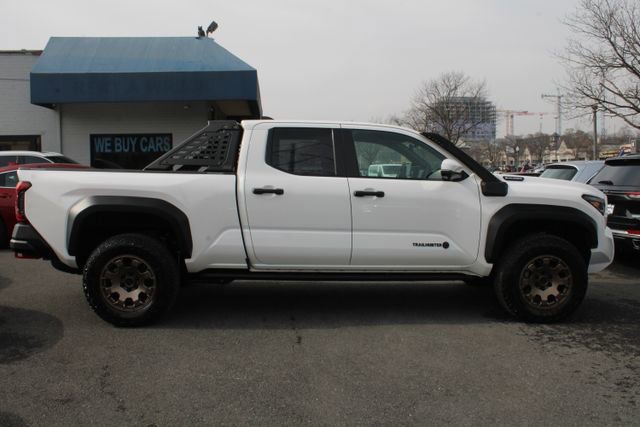 Used 2025 Toyota Tacoma Trailhunter image 8
