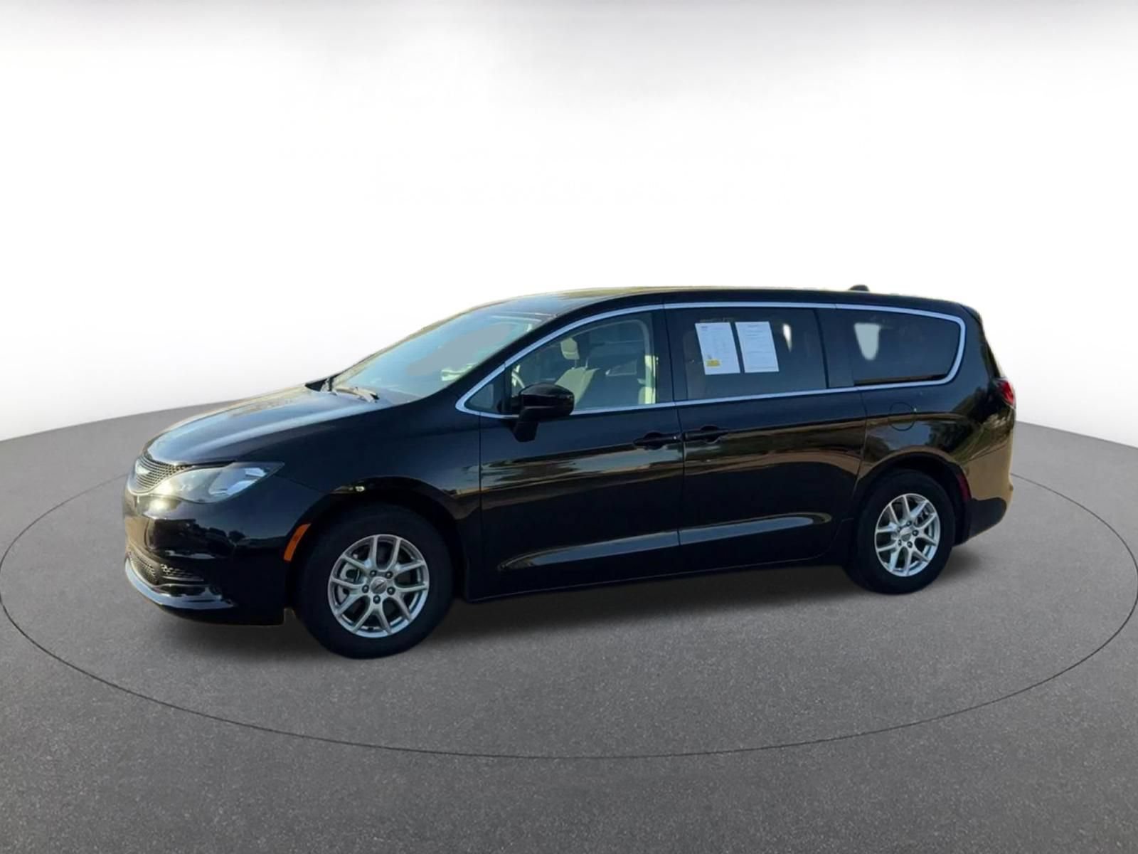 Used 2024 Chrysler Voyager LX FWD image 7