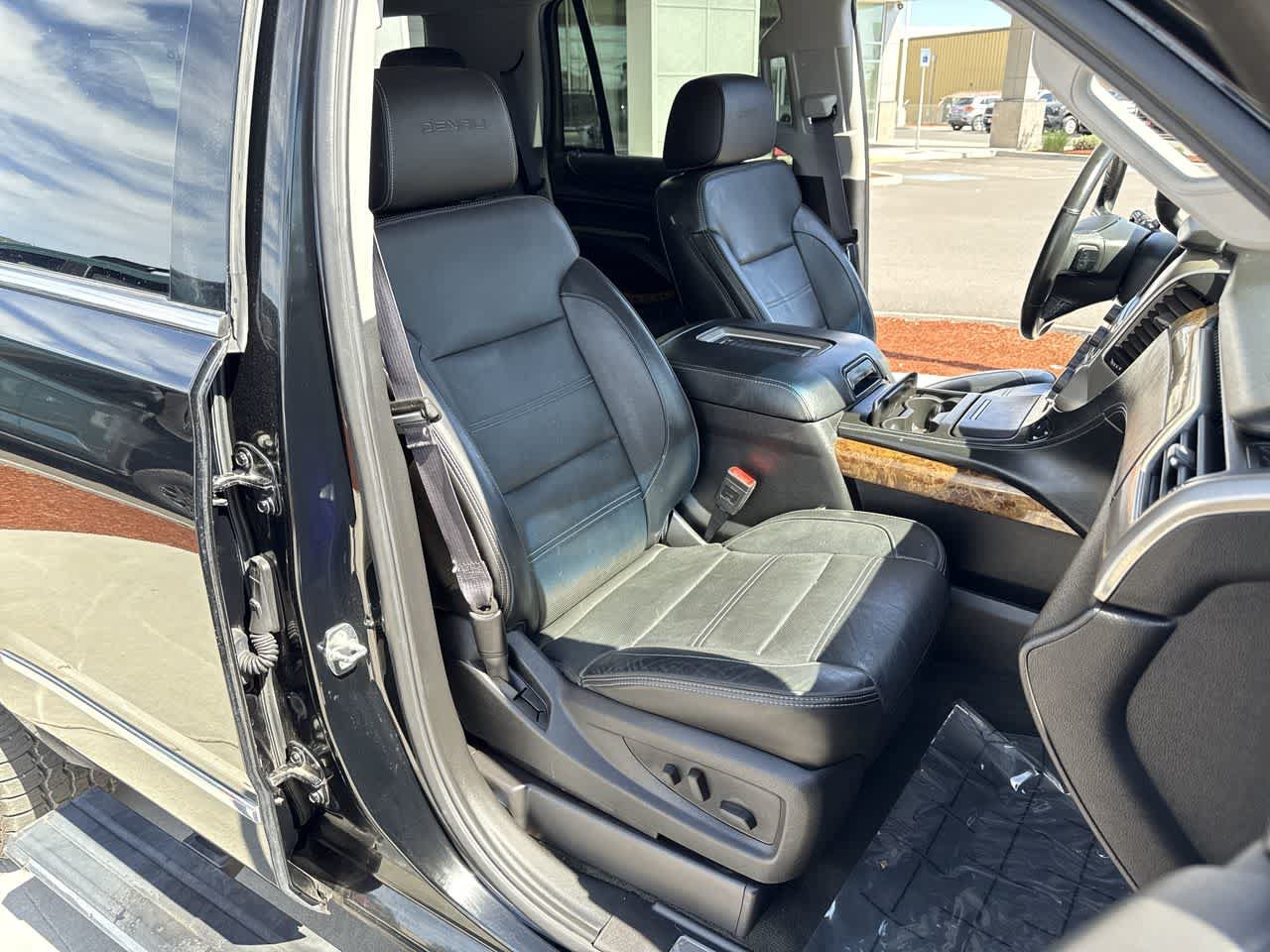 Used 2015 GMC Yukon Denali w/ Premium Package AWD/4WD image 15