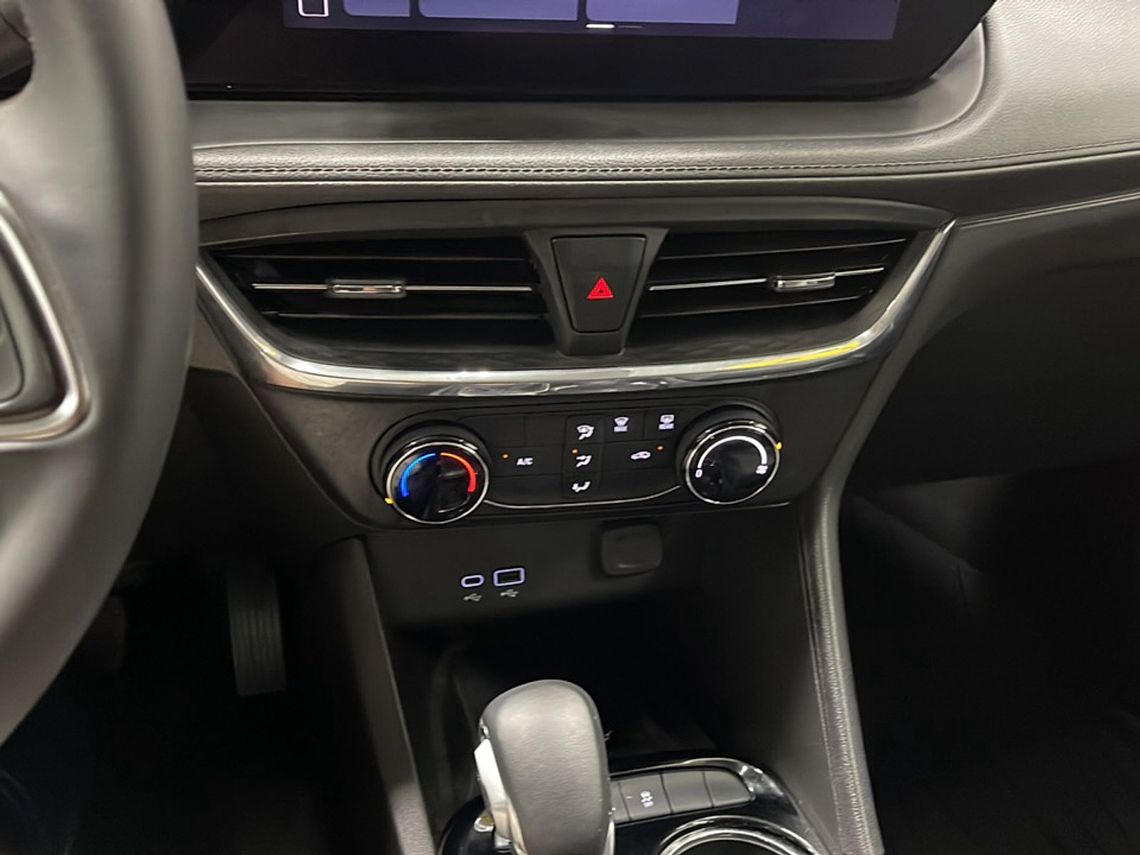 Used 2024 Buick Encore GX Preferred w/ Advanced Technology Package FWD image 11