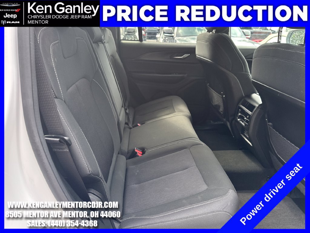 Used 2025 Jeep Grand Cherokee Laredo AWD/4WD image 25