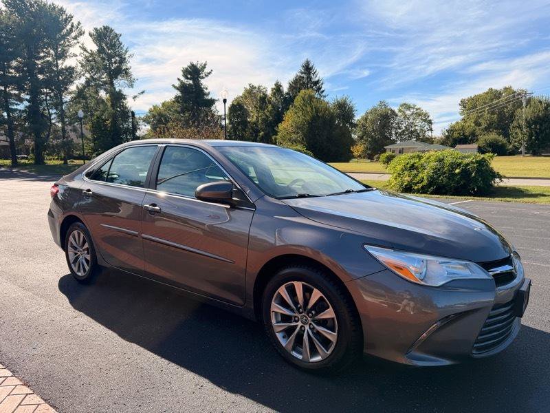 Used 2015 Toyota Camry XLE FWD image 3