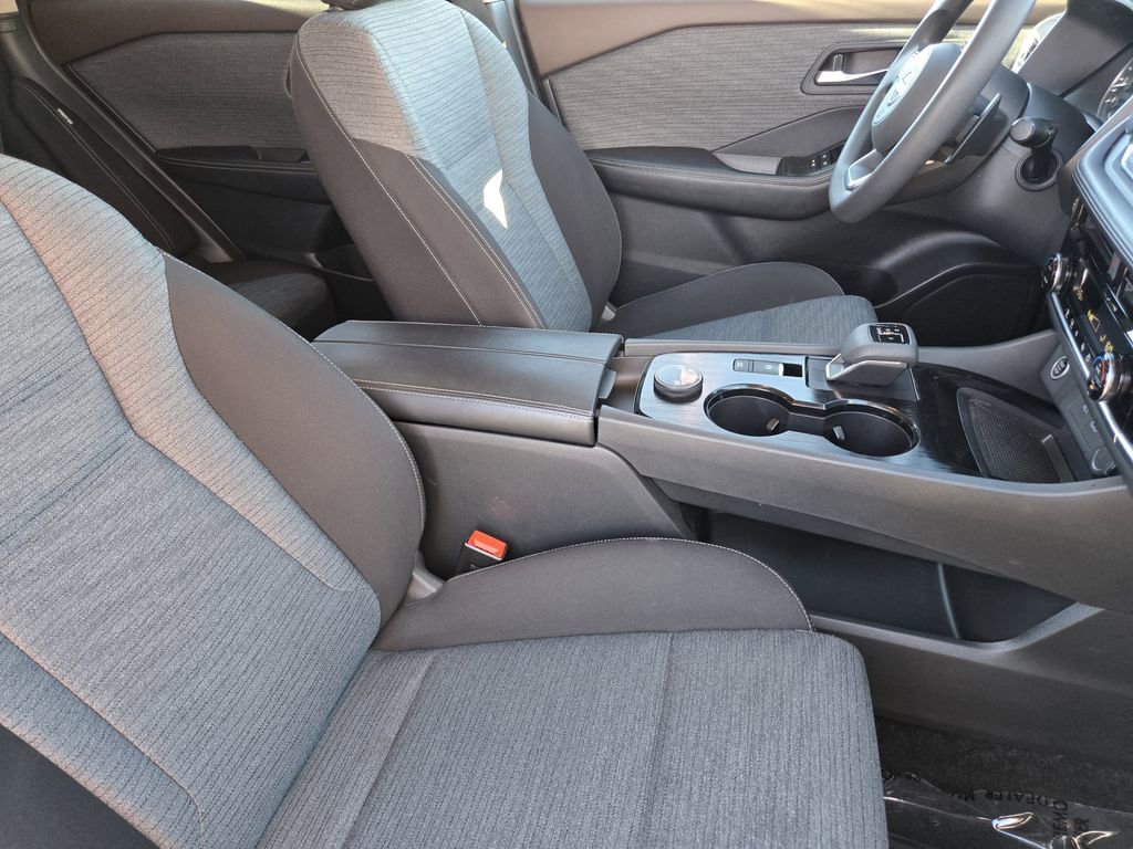 Used 2022 Nissan Rogue SV image 14