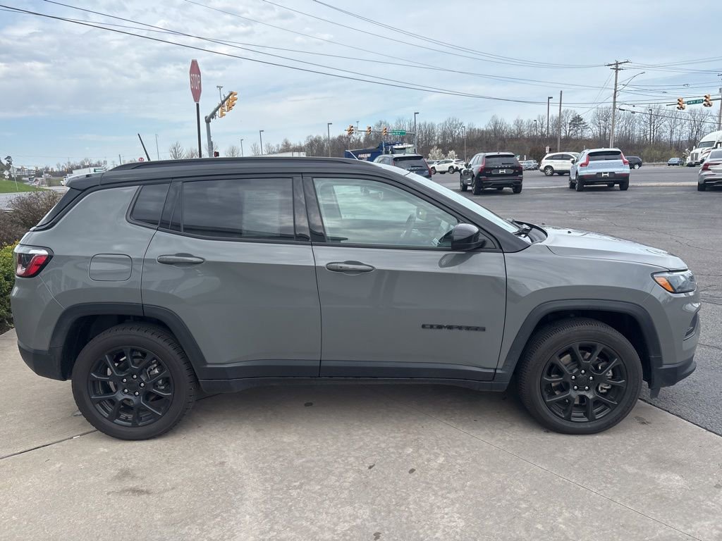 Used 2023 Jeep Compass Altitude w/ Convenience Group image 5