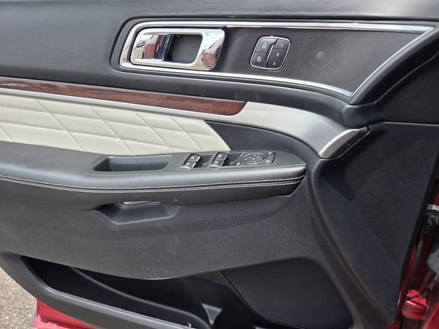Used 2018 Ford Explorer Platinum AWD/4WD image 17
