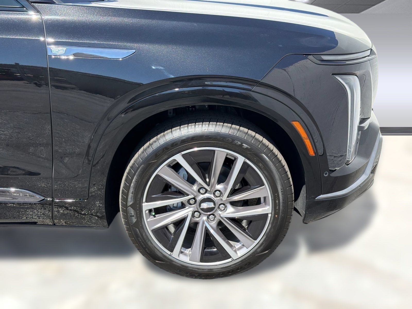 New 2027 Cadillac Vistiq Sport w/ LPO, Floor Liner Package AWD/4WD image 12