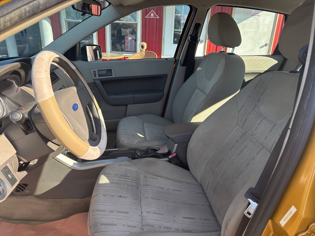 Used 2009 Ford Focus SE FWD image 5