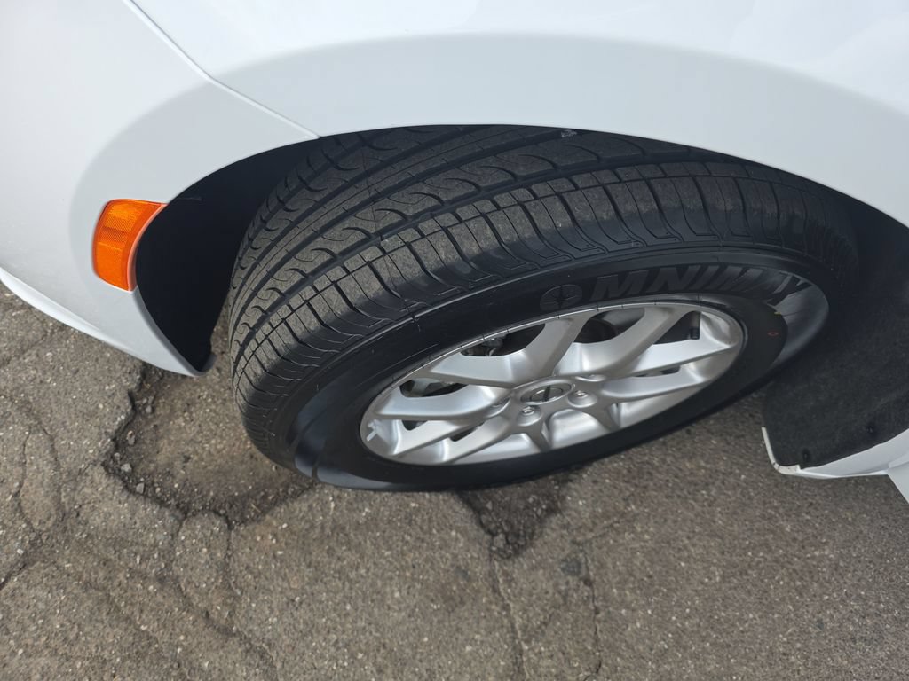 Used 2024 Chrysler Pacifica Touring-L FWD image 26