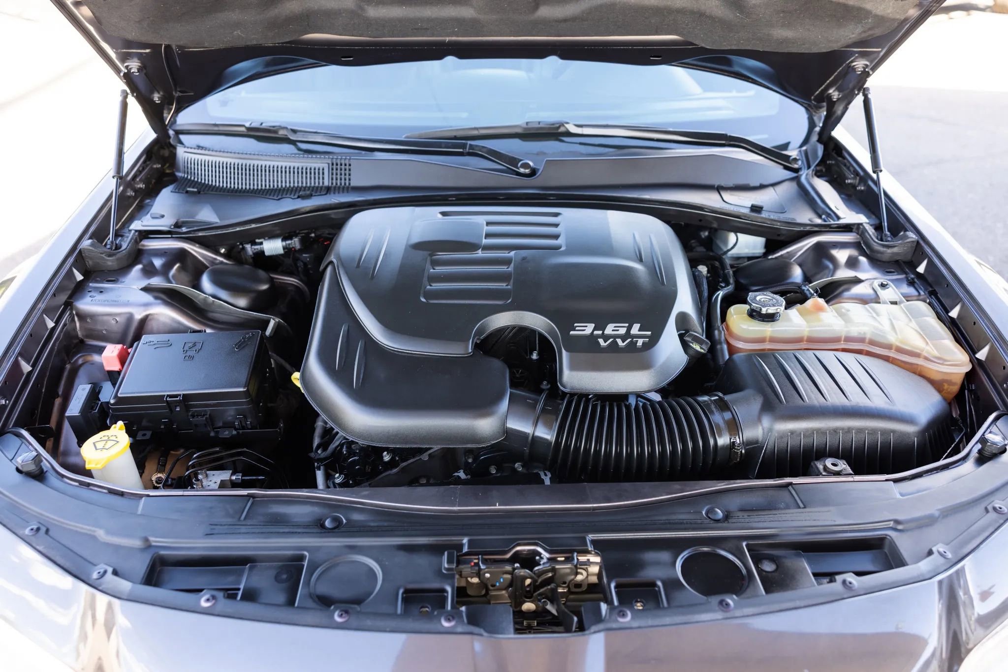 Used 2017 Chrysler 300 C Platinum image 38