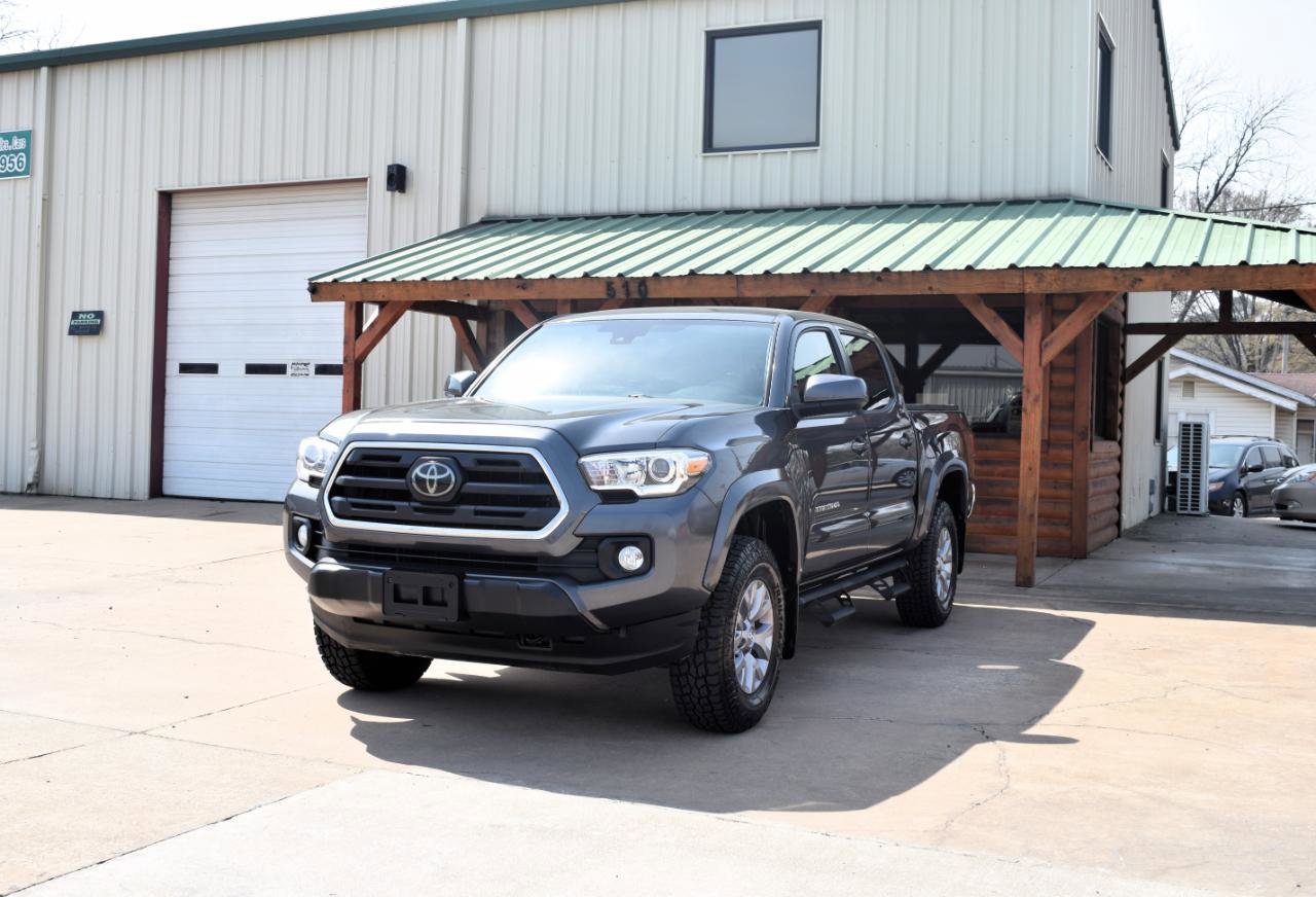 Used 2018 Toyota Tacoma SR5 AWD/4WD image 5