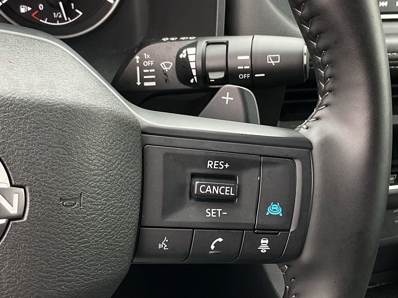 Used 2025 Nissan Rogue SV FWD image 24