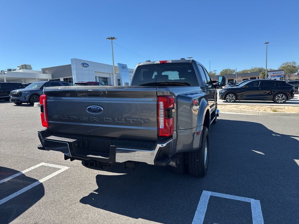 Used 2025 Ford F350 Lariat w/ FX4 Off-Road Package image 3