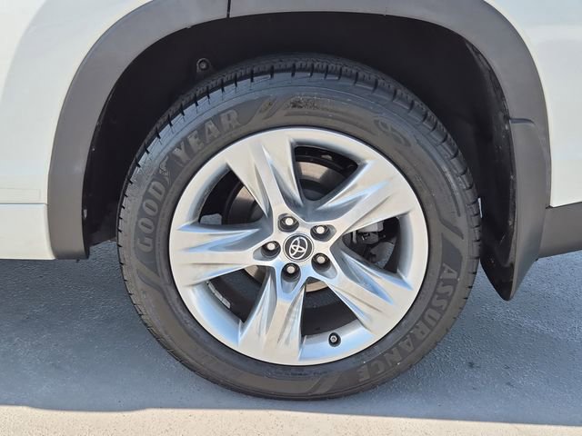Used 2017 Toyota Highlander Limited image 11