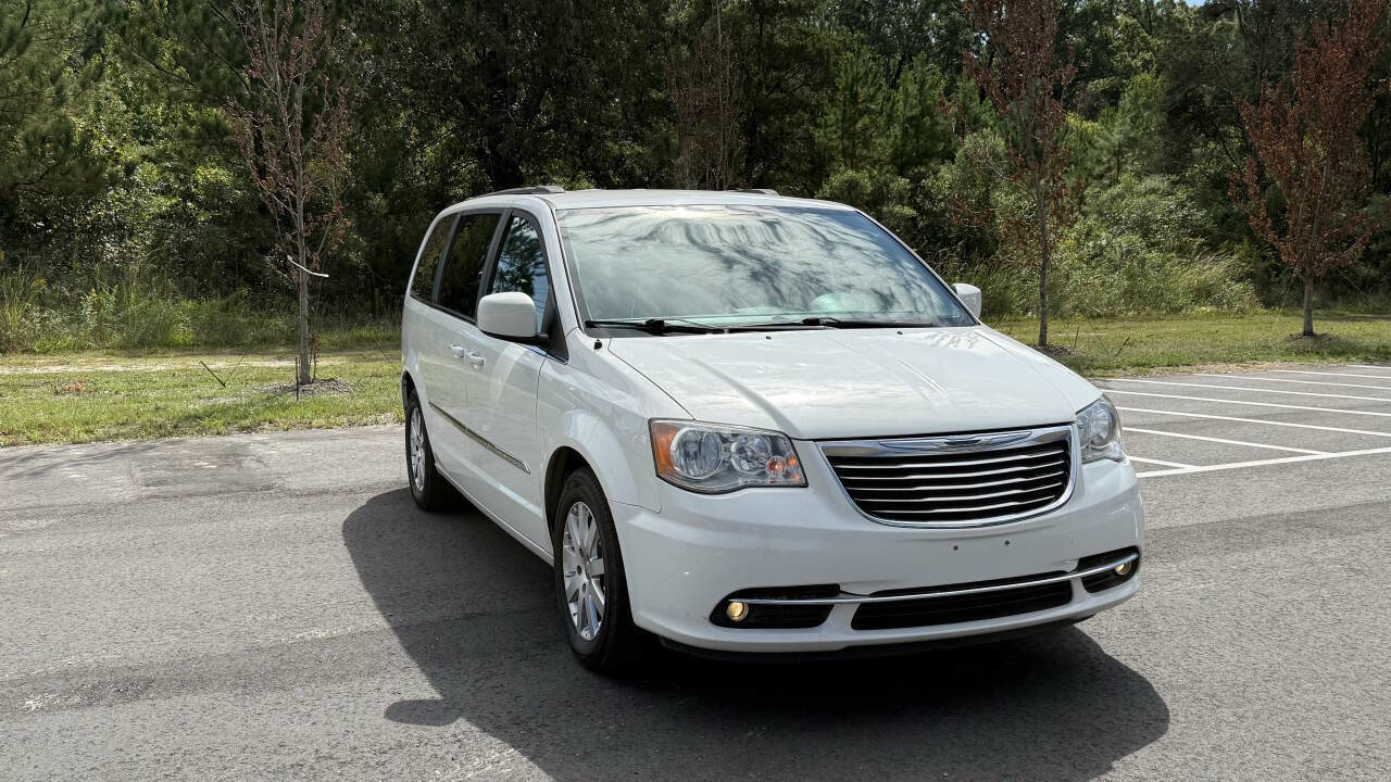 Used 2013 Chrysler Town & Country Touring image 1
