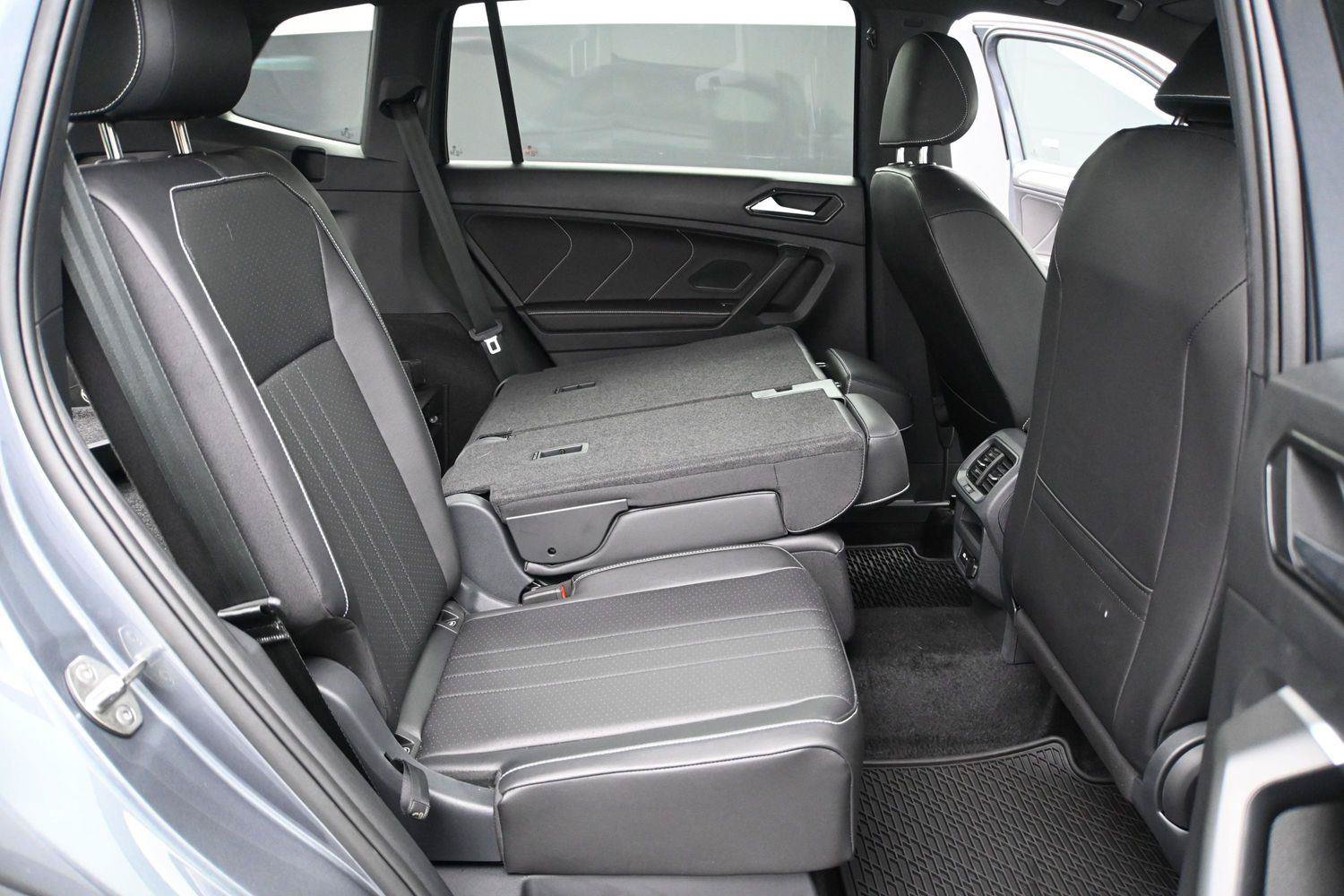Certified 2024 Volkswagen Tiguan SE R-Line AWD/4WD image 18