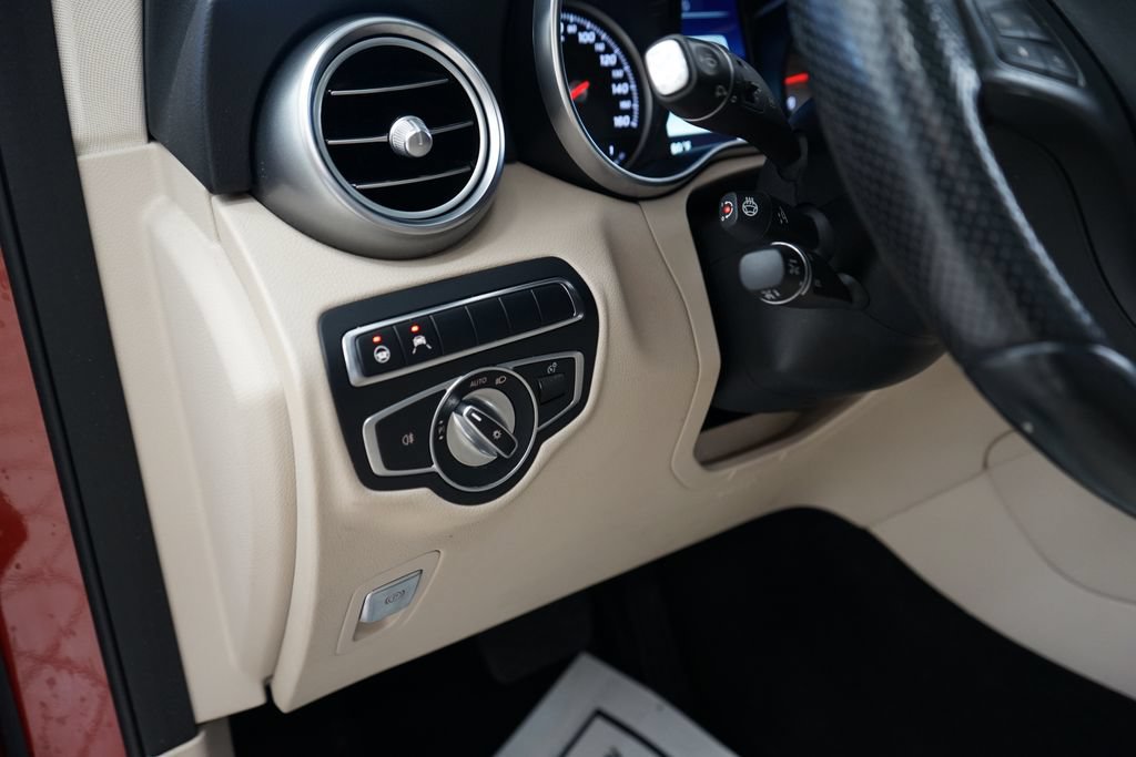 Used 2017 Mercedes-Benz GLC 300 4MATIC image 25
