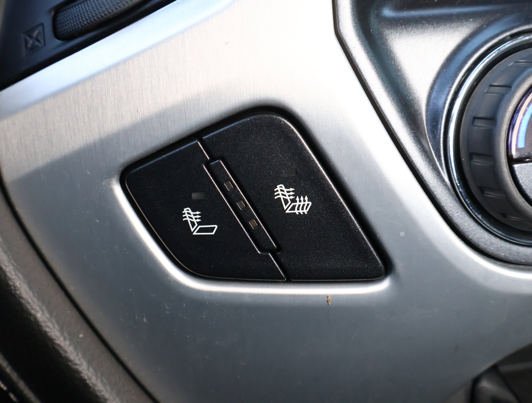 Used 2018 GMC Sierra 1500 SLT w/ SLT Premium Package image 4