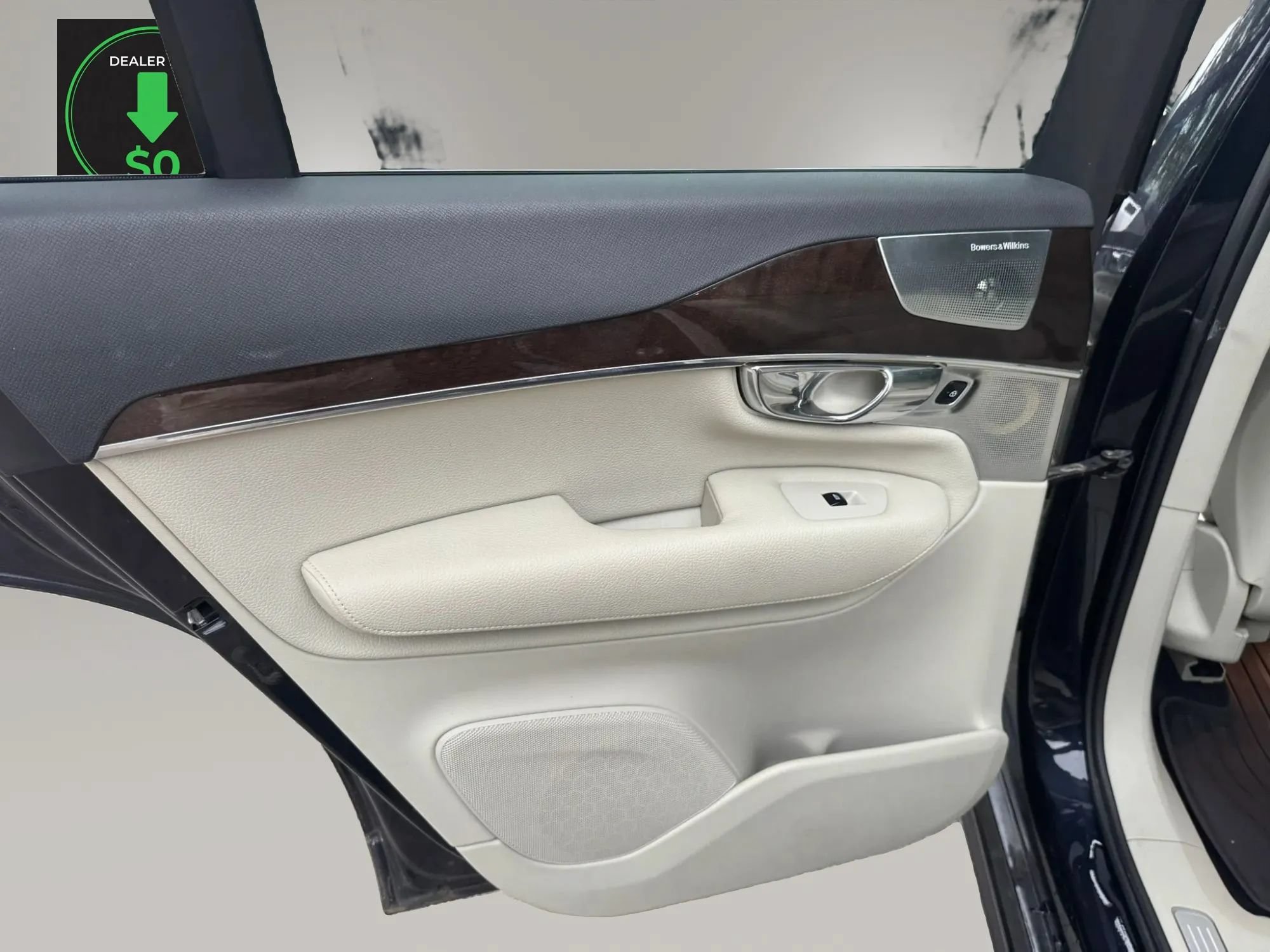 Used 2016 Volvo XC90 T6 Momentum w/ Protection Package Plus AWD/4WD image 21