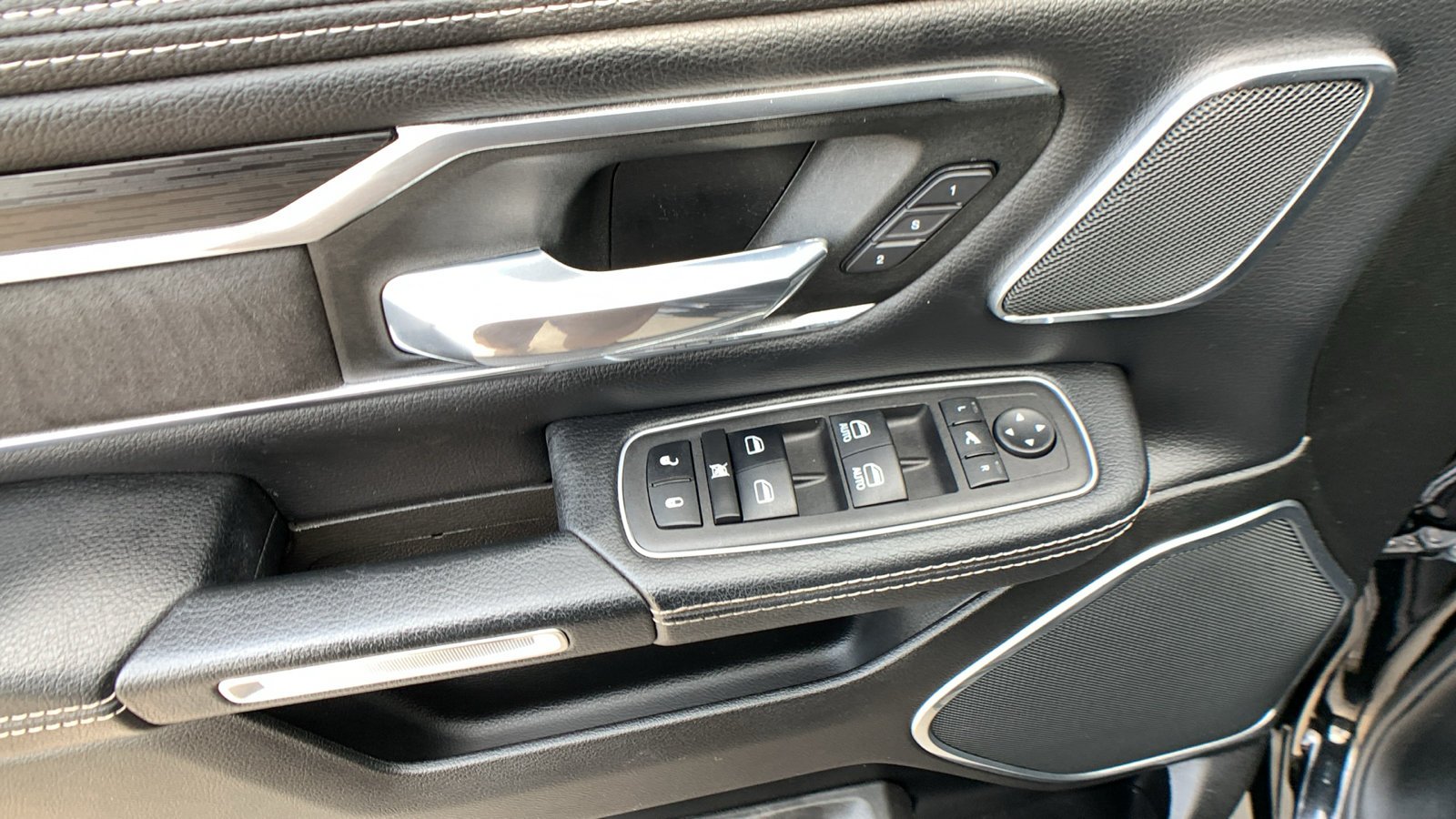 Used 2023 RAM 1500 Laramie AWD/4WD image 13