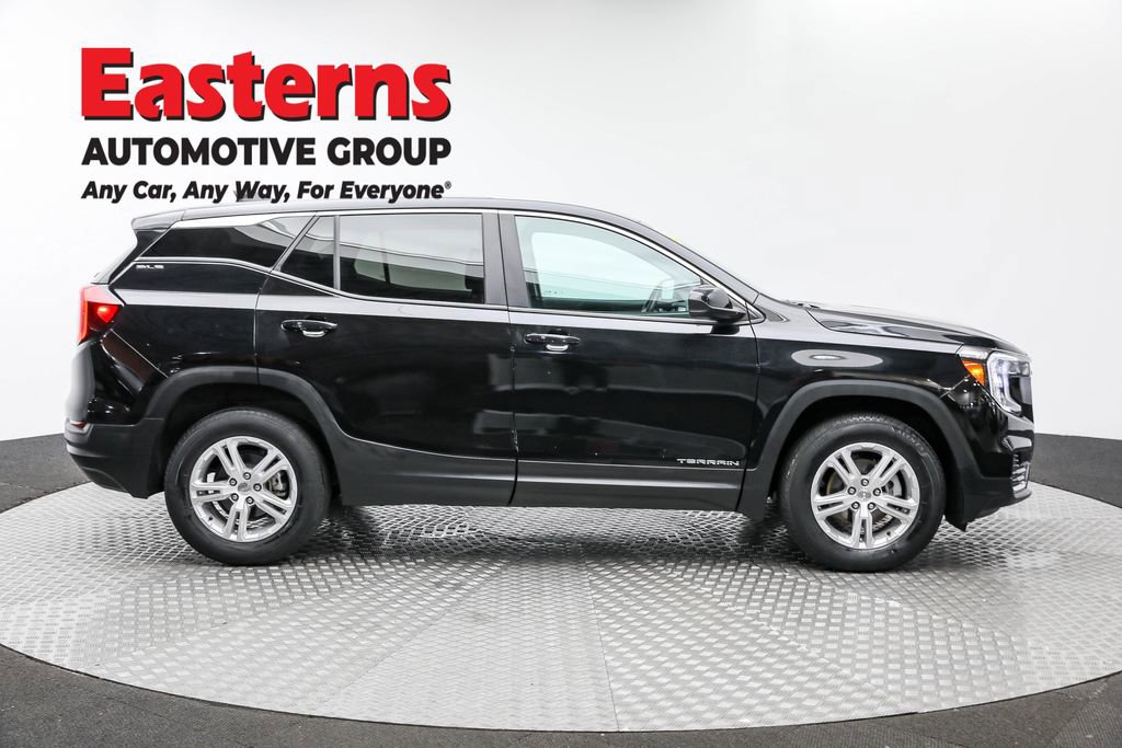 Used 2022 GMC Terrain SLE image 4