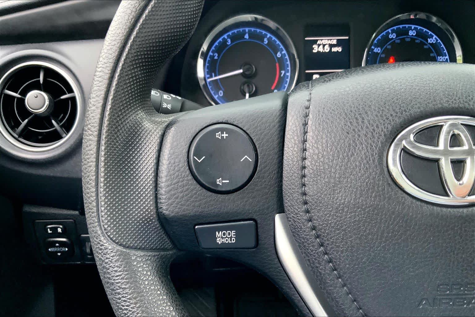 Used 2018 Toyota Corolla LE FWD image 24