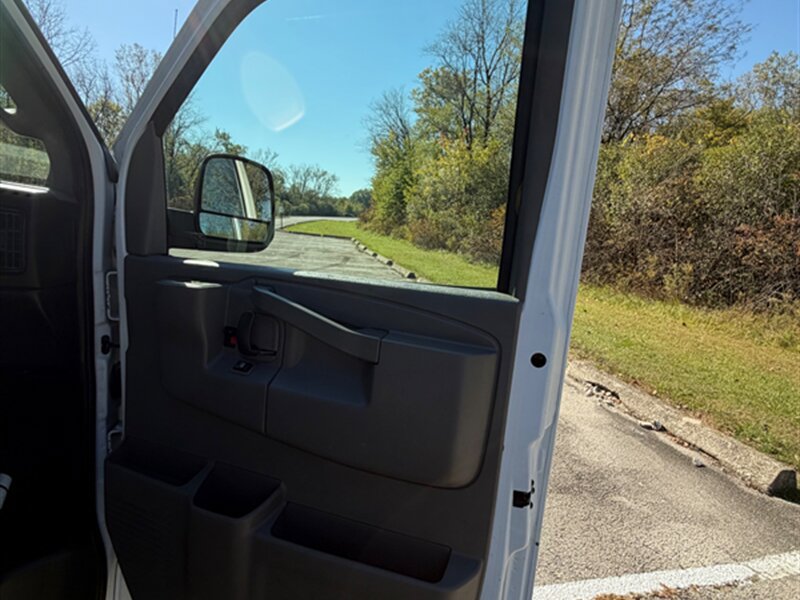 Used 2017 Chevrolet Express 3500 LT w/ LT Preferred Equipment Group RWD image 24