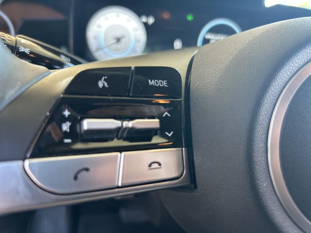 Used 2023 Hyundai Elantra Limited image 23