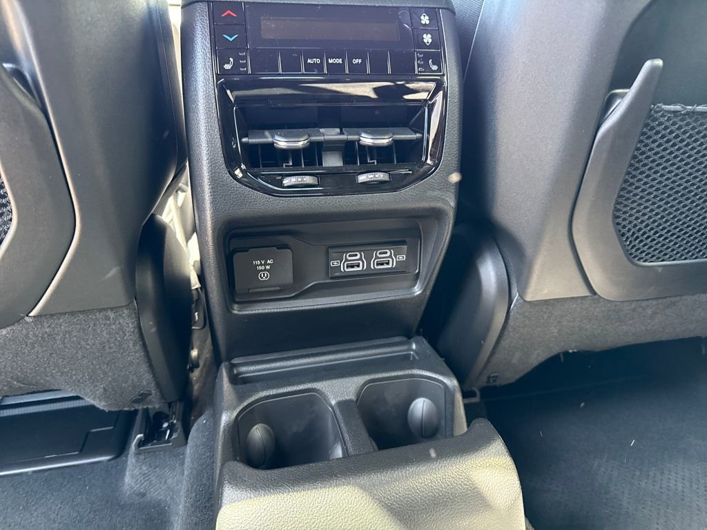 New 2025 Jeep Grand Cherokee L Limited w/ Black Appearance Package image 33