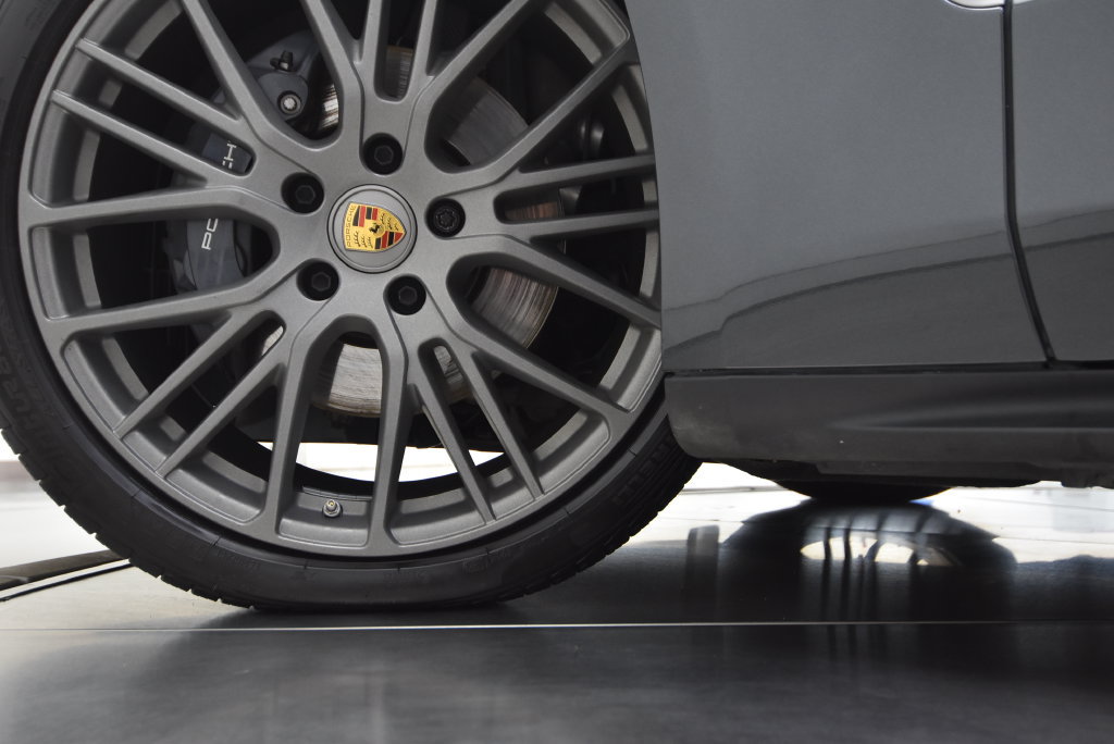 Used 2023 Porsche Panamera 4 Platinum Edition AWD/4WD image 58