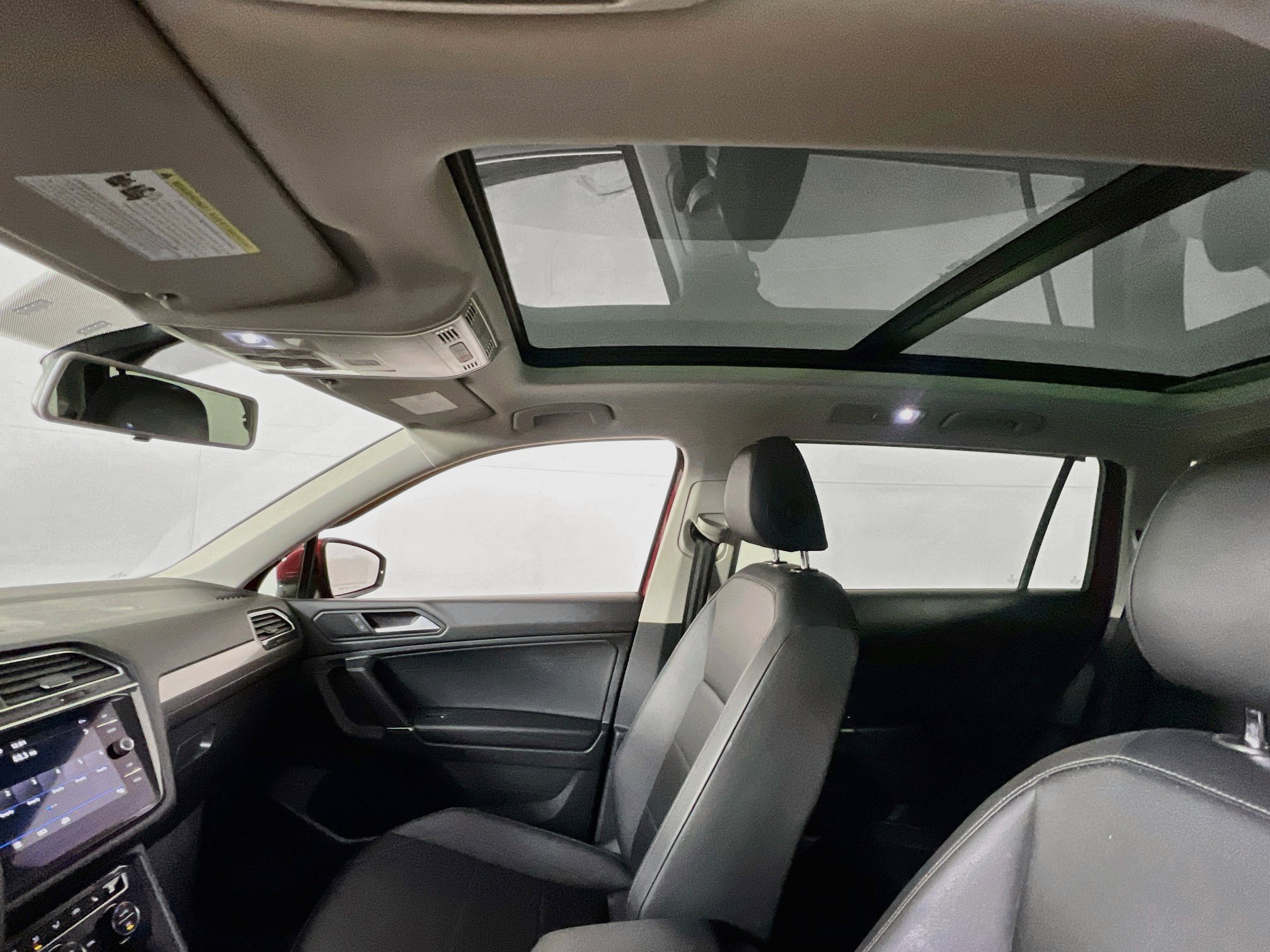 Used 2020 Volkswagen Tiguan SE w/ Panoramic Sunroof Package AWD/4WD image 21
